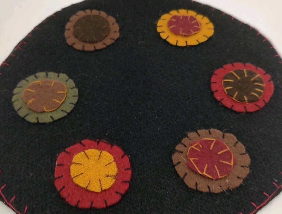 Felt Tube Rug 2 Primitive Wool Felt Penny Rug Candle Table Mat Flowers Floral ...