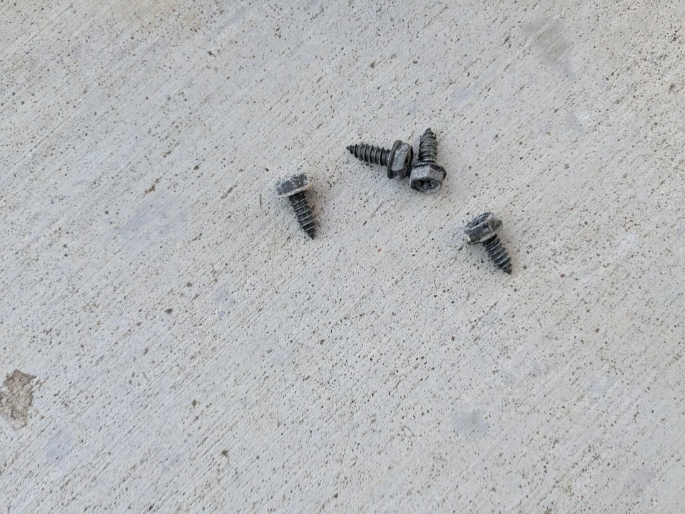 2001 Nissan Xterra Center Console Cup Holder - Image 2 of 4