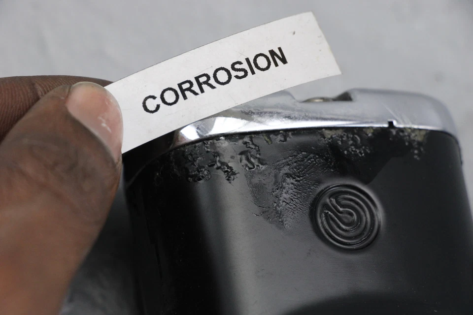 Harley CVO Ultra Limited 2016 FLHTKSE cilindro maestro de freno trasero Foto 3 de 4