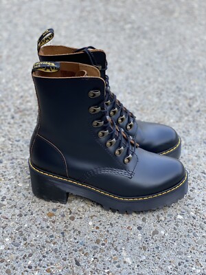 靴 Dr. Martens LEONA BLACK SMOOTH 7hook Women's Dr. Martens Leona 7 Hook Boot | Zappos.com