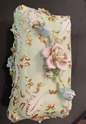 Vintage Porcelain Italian Tricket Box with 3D Effect Flowers Stunning - Picture 5 of 6