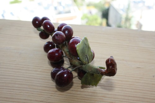 Sculture frutta pietra lucida pietra rossa grappolo uva con foglie di giadeite - Foto 7 di 12