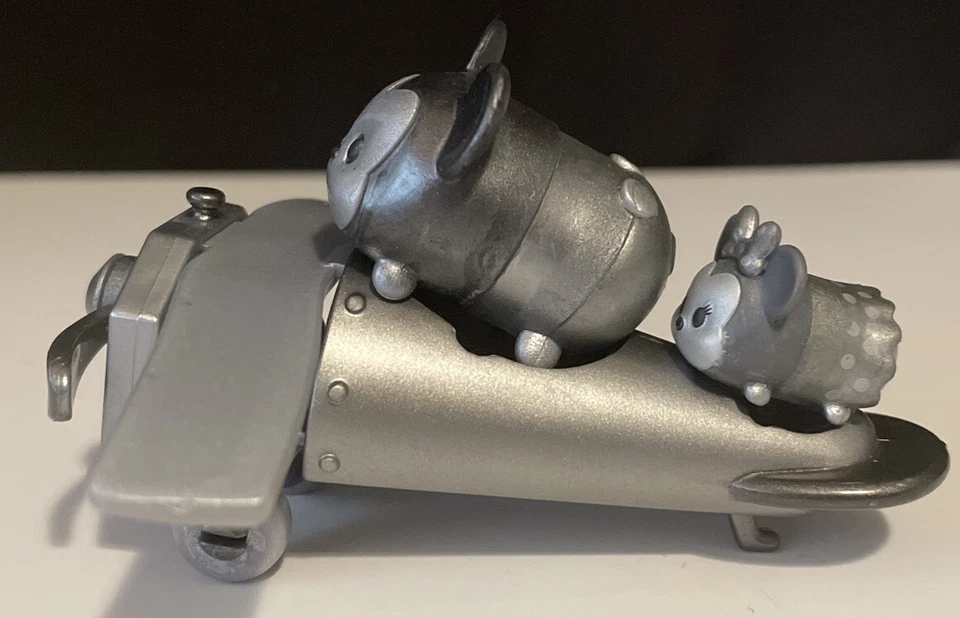 Bolso Ciego Disney Tsum Tsum Celebración 100 Metálico Mickey & Minnie Súper Raro Foto 2 de 4