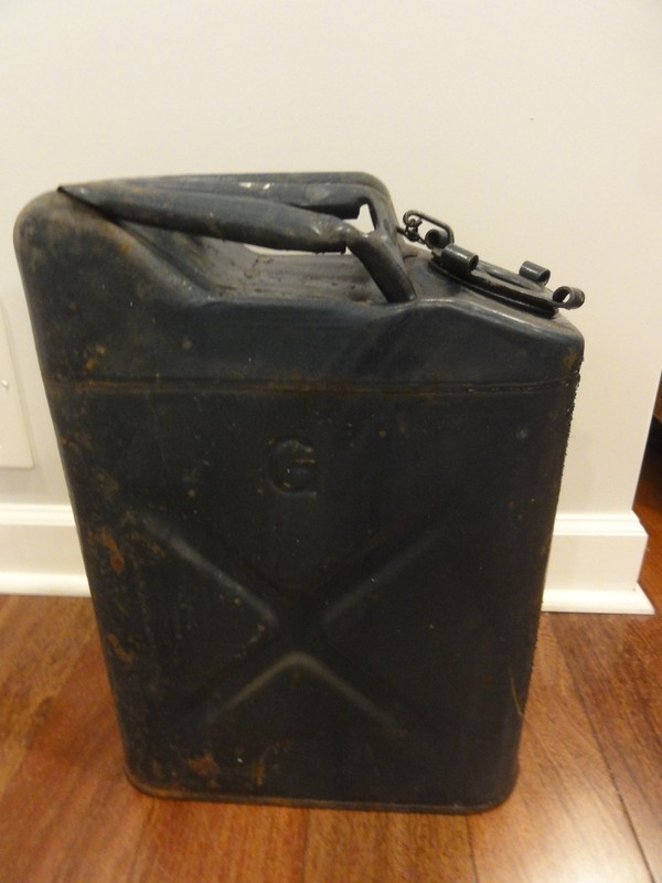 Vintage US Military 5 Gallon Metal Gas Can Q.M.C.  Jerry Can Screw-on Cap Green
