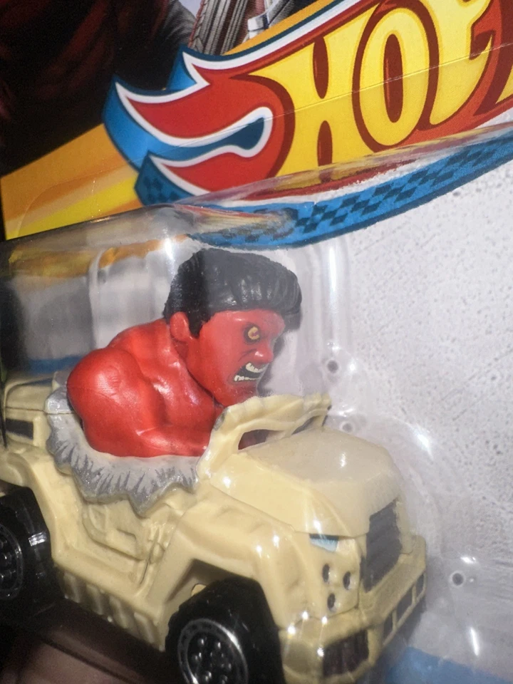 Verso de corredor Hot Wheels 2025 Marvel Red Hulk y Capitán América #HXT35 Foto 4 de 4