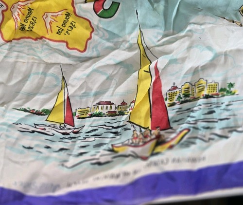 Vintage Tourist Scarf HAWAII 100% Rayon/Japan Hula/Hibiscus 50's /60's - Picture 3 of 8