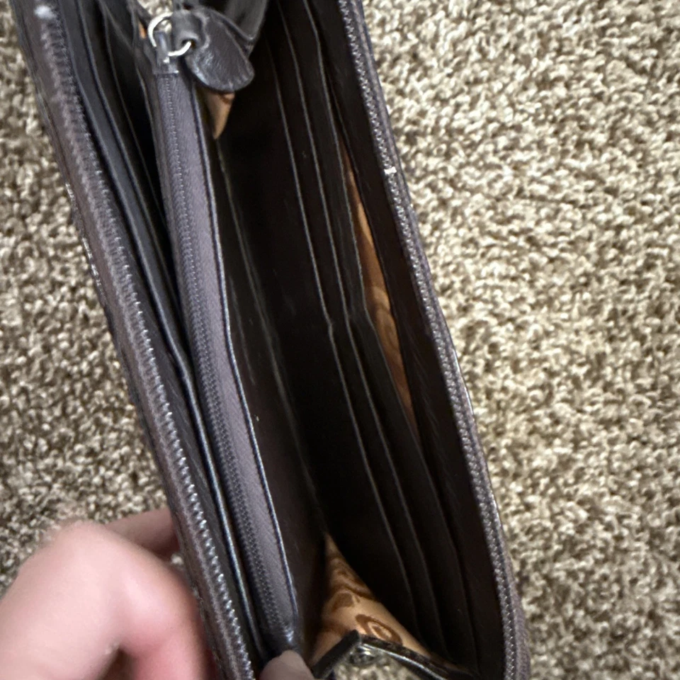 Cartera sin asas organizadora de charol de cocodrilo Cher marrón brillante Foto 4 de 4