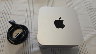 Mac Studio (2022)   Apple M1 Max   24-Core GPU   64GB RAM 2TB SSD