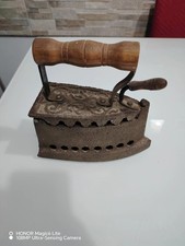 ANTICO FERRO DA STIRO a CARBONE Ghisa e legno