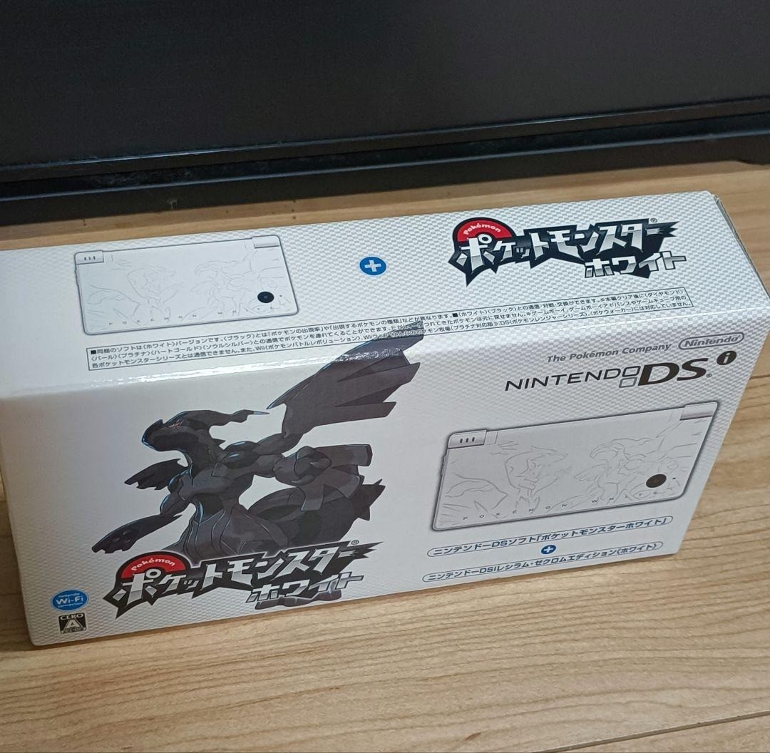 任天堂DSiとポケットモンスターホワイト付き 任天堂DSiとポケットモンスターホワイト付き Nintendo DSi