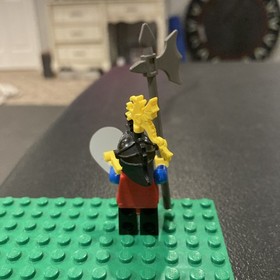 Dragon Master Yellow 6105 6048 Shield Knight Castle CAS017 LEGO Minifigure