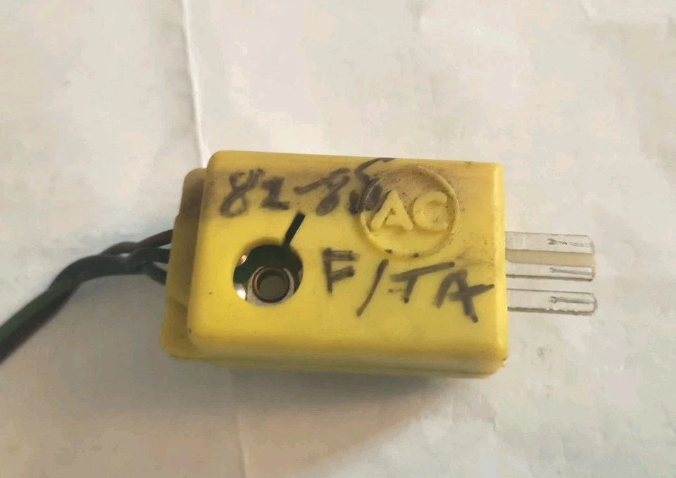 82-85 FIREBIRD TA FORMULA GTA Speedometer Buffer Sensor Used 25007318 25007249 - Image 2 of 4