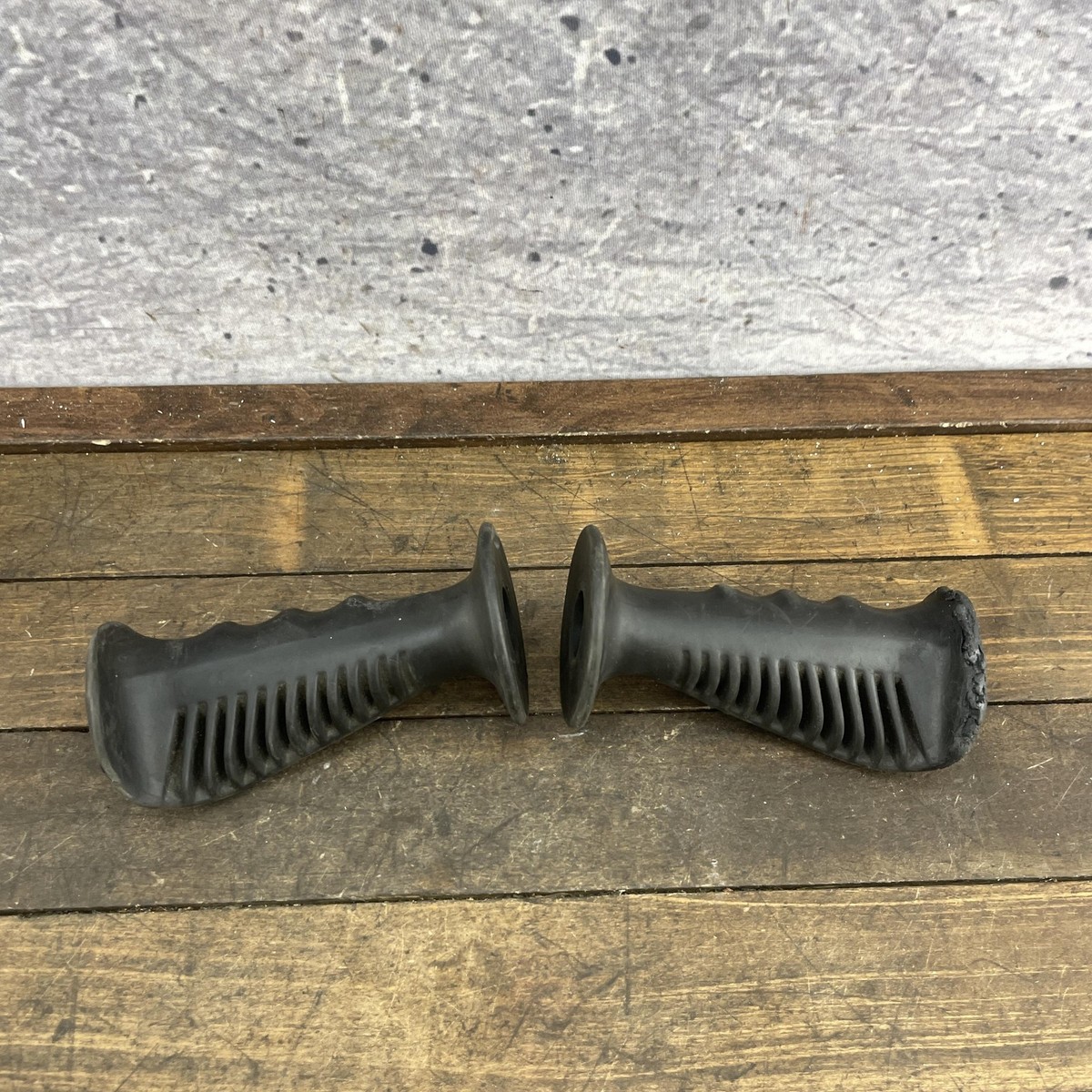 Vintage Oakley 3 BMX Handlebar Grips Pair Black Flanged Finger