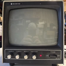 Sanyo VM 4209 Monitor - Vintage Computer Display - (FOR PARTS ONLY) - Powers On