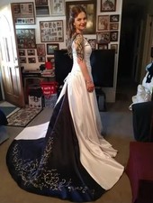 Dark Navy And White Embroidery Wedding Dress A-Line Vintage Bridal Gown V-Neck