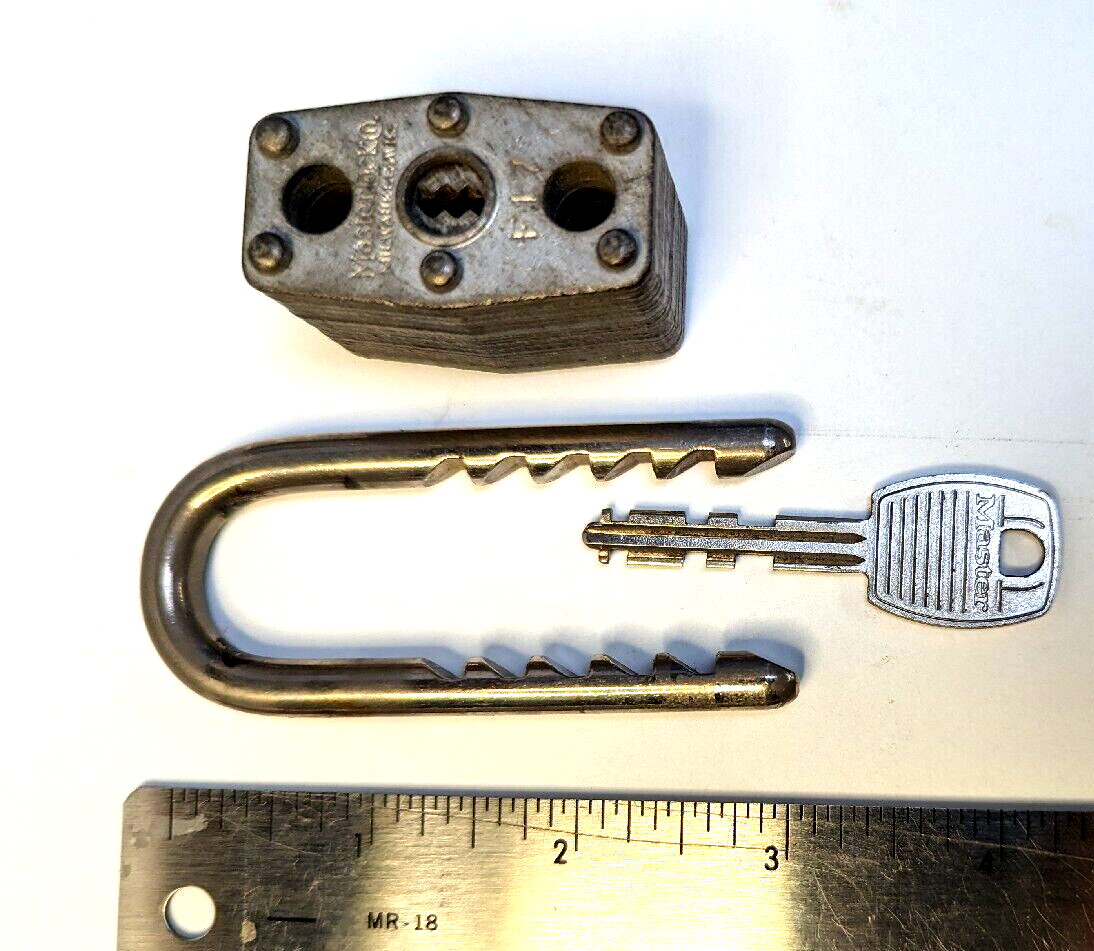 Cadenas à chaîne amovible réglable vintage Master Lock Co. F-17 avec clé - Photo 5 sur 11