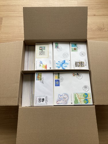 ca. 1400 FDC Uno Wien Genf New York aus 1970-1999, Ersttagbriefe, voller Karton