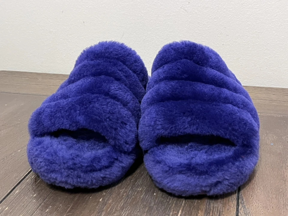 Zapatillas moradas UGG Fluff Yeah usadas en excelente estado para mujer talla 4 Foto 2 de 4