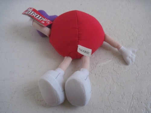 Juguete de peluche Galerie RED M&M KISS ME 9" NUEVO CON ETIQUETAS  - Imagen 3 de 3