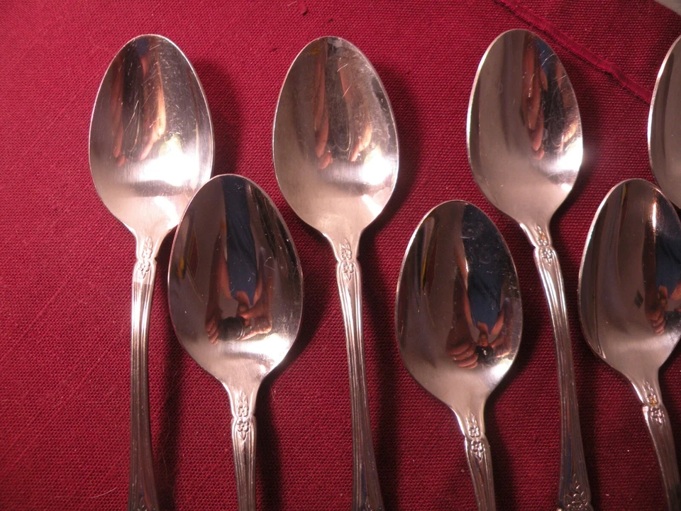 8 cucharaditas de acero inoxidable Stanley Roberts Rogers Alexis cubiertos brillantes 6 1/8" Foto 2 de 4