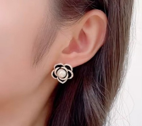 Boucles d'oreilles "Camélia" en plaqué or émaillé avec des cristaux en zircon - Foto 7 di 7