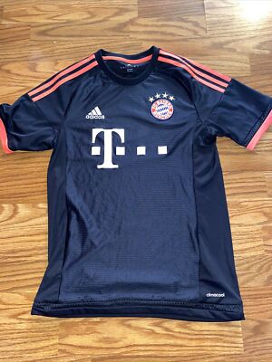 adidas FC Bayern München サッカーユニホーム Amazon.com: adidas FC BAYERN 22/23 HOME MINI KIT (as1, age