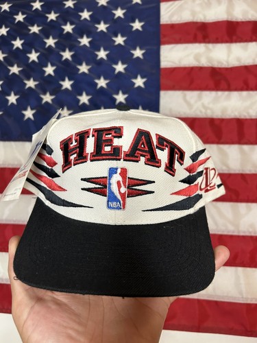 Gorra/sombrero ajustable vintage con logotipo deportivo de Miami Heat década de 1990 - Imagen 1 de 3