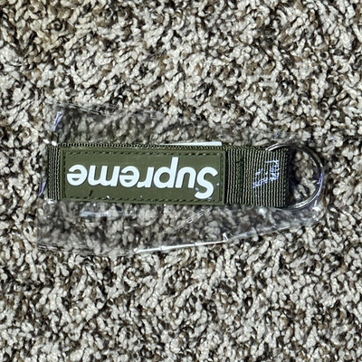 Supreme Webbing Logo Keychain Green Metal Ring FW20A80 One Size