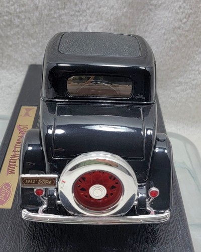 Road Legends 1939 Ford 3-Window 1:18 Scale Model Car - Picture 7 of 22