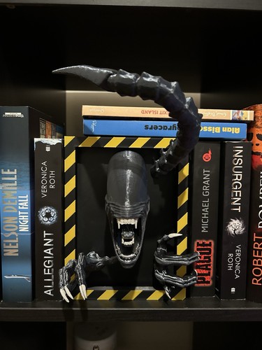 Alien Xenomorph Book Nook LED Remote Control 16 Colour - Imagen 5 de 10