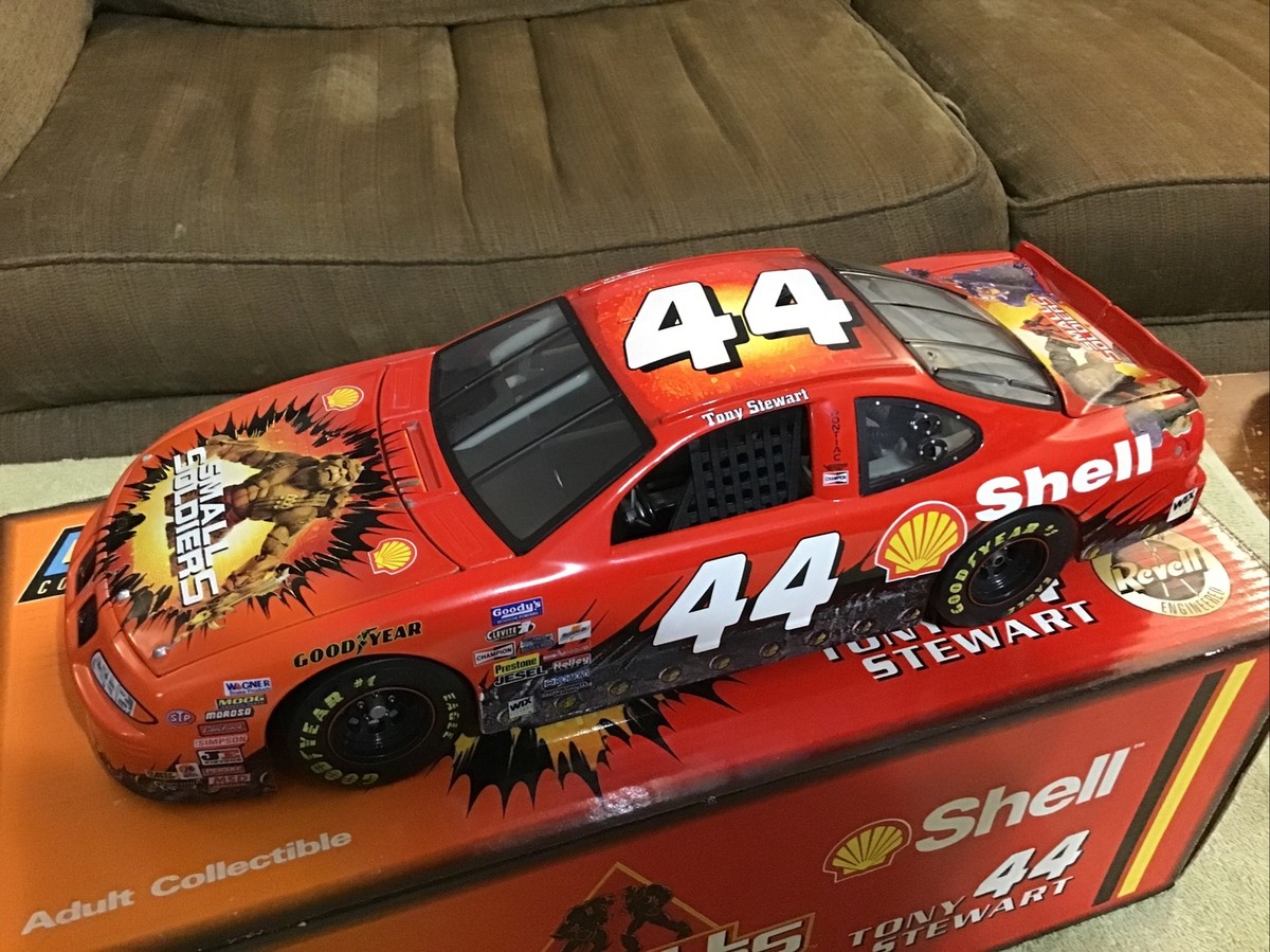 1998 Revell Collection TONY STEWART #44 Shell Small Soldiers 1/18