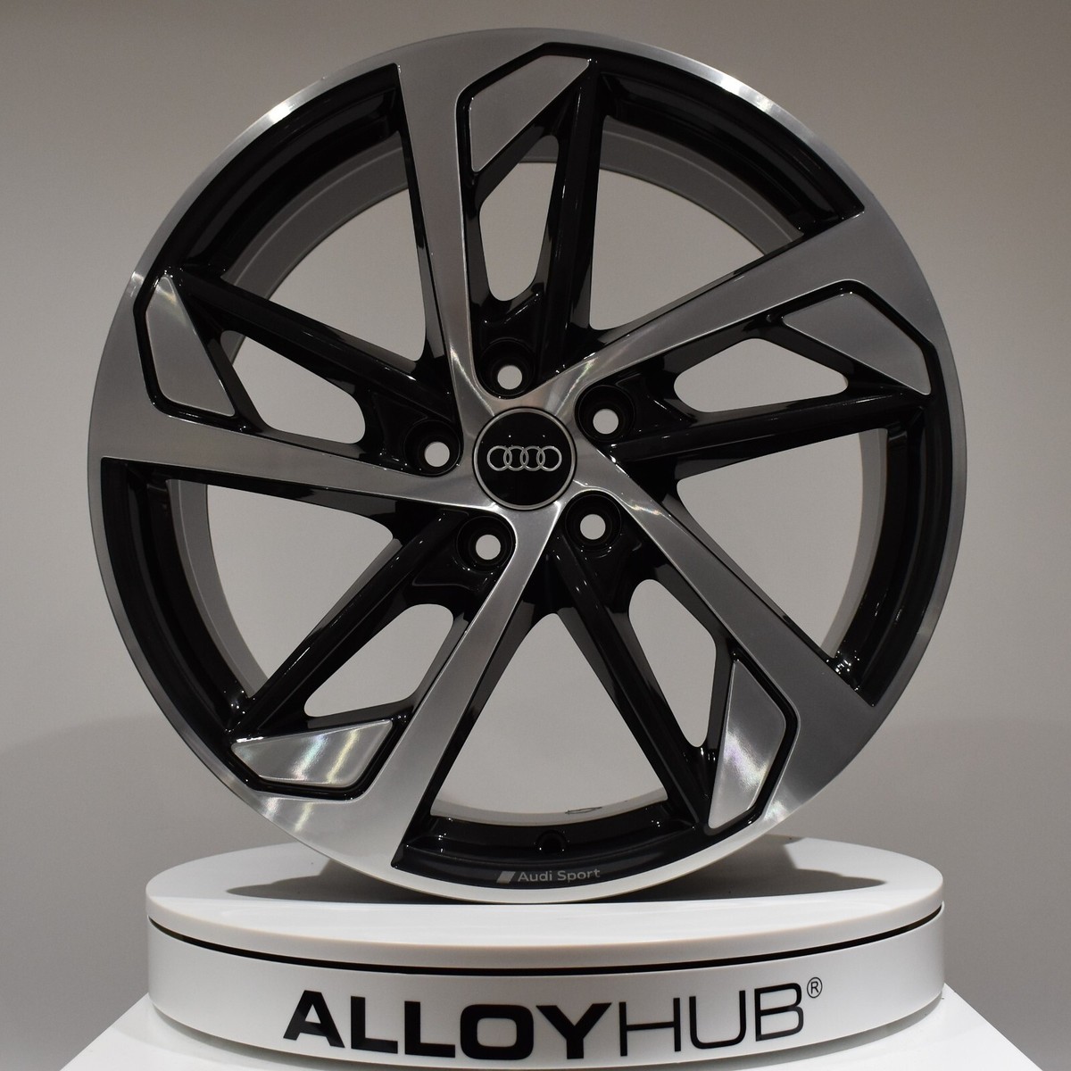 GENUINE AUDI A3 8Y TRAPEZOID 19