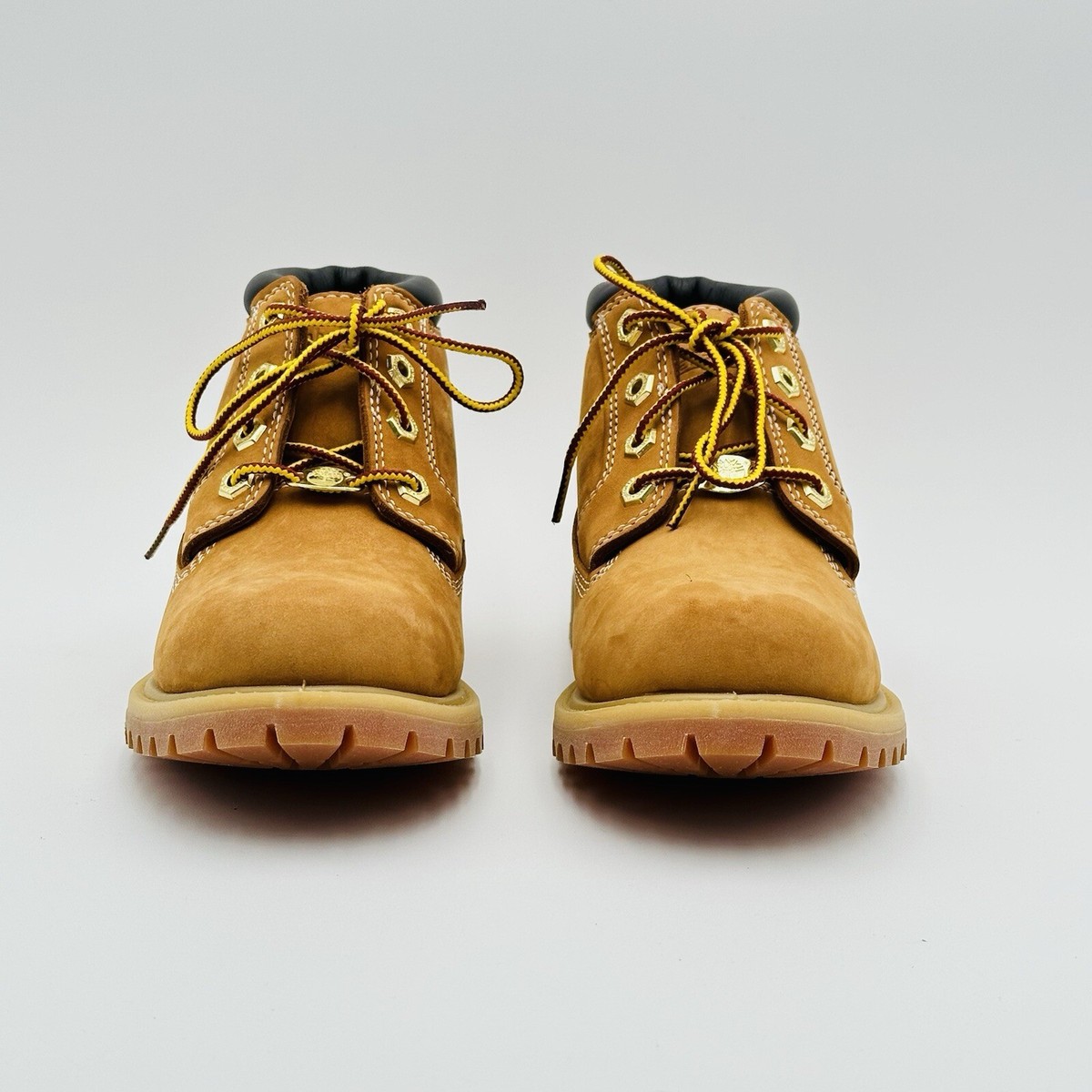 ショートブーツ・ブーティ Timberland Women's Nellie Waterproof Chukka Boots Wheat Nubu Women's Nellie Waterproof Chukka Boot