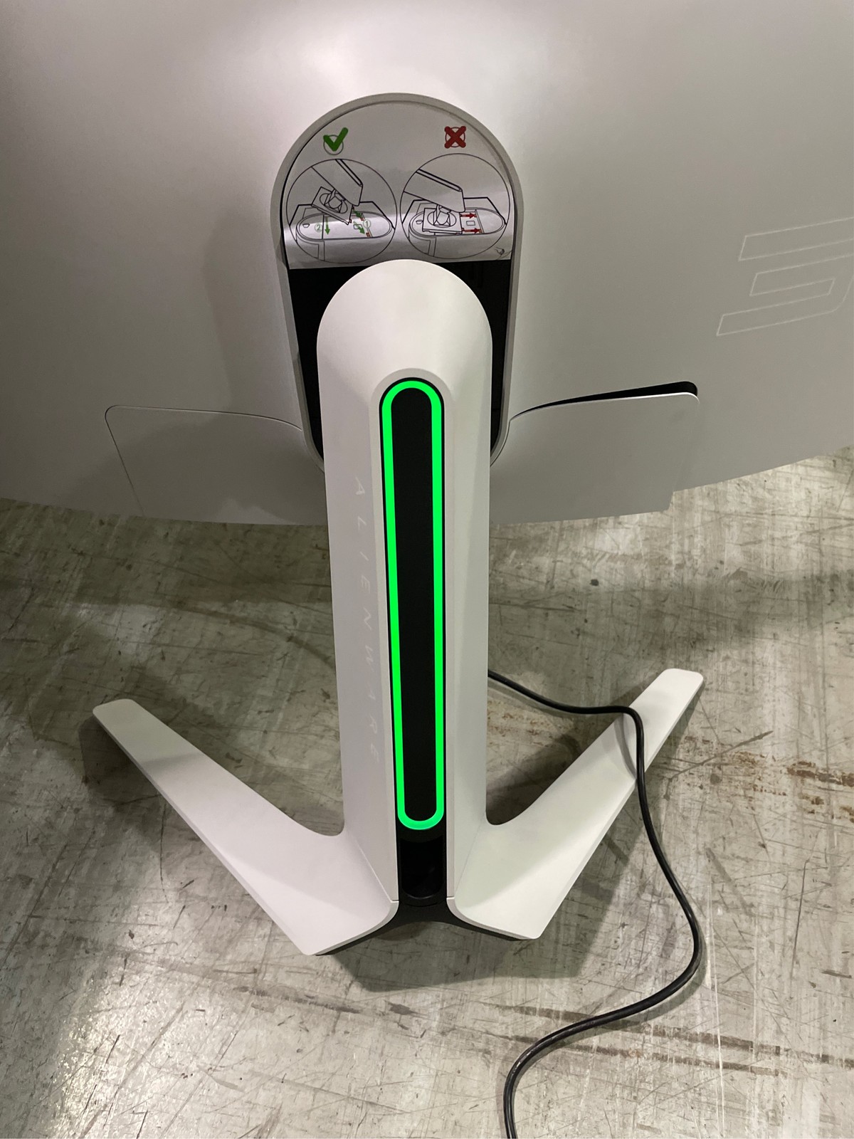 Monitor curvo para juegos Alienware de 34 pulgadas UltraWide, 120Hz, con WQHD (3440 x 1440), imagen 2