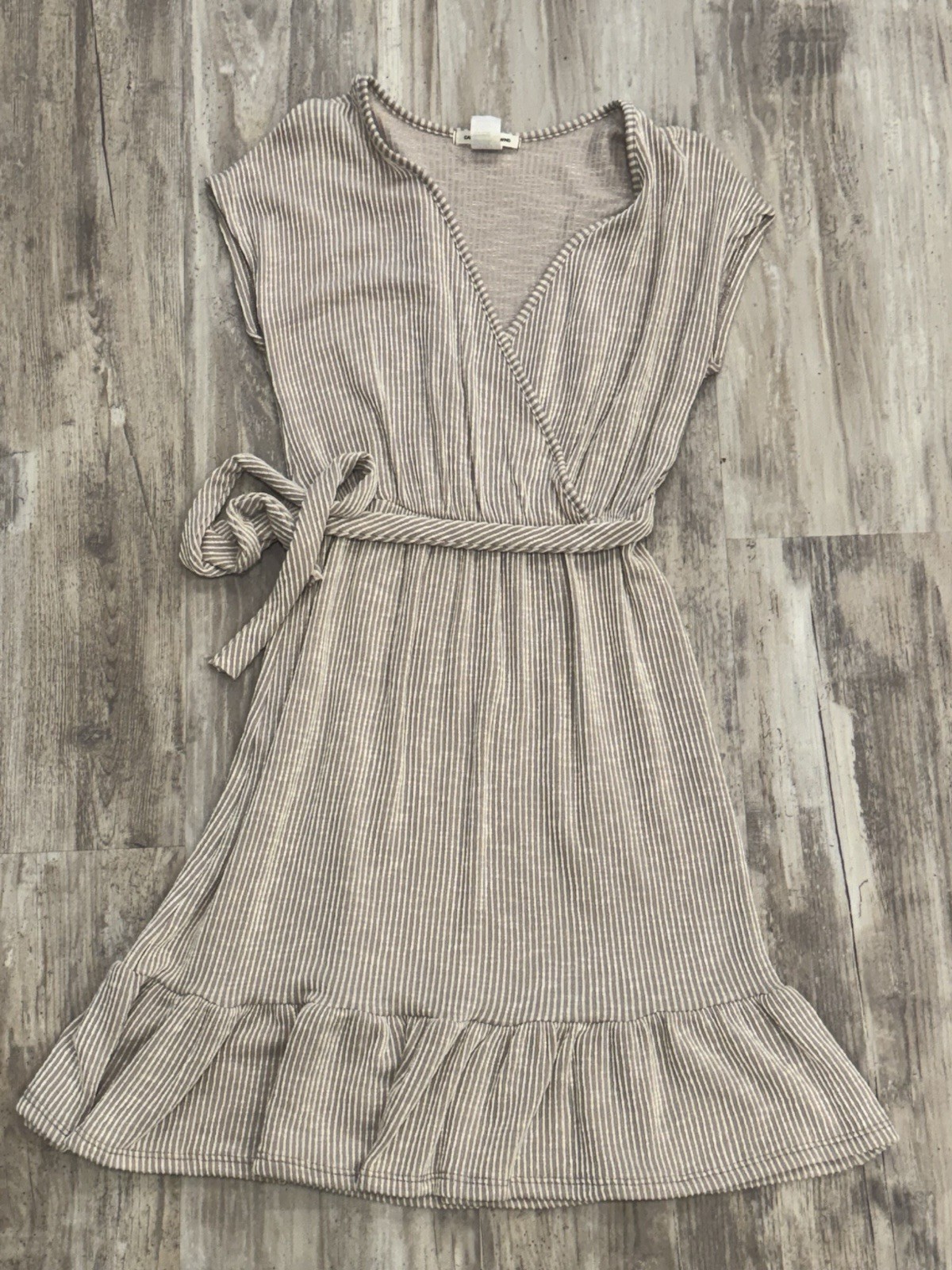 Caution To The Wind Women’s Medium Nude White Striped Short Sleeve Dress Comfy