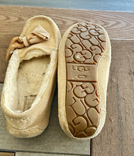 UGG Australia Dakota Women s Beige Suede Sheepskin Lined Moc Slippers 9
