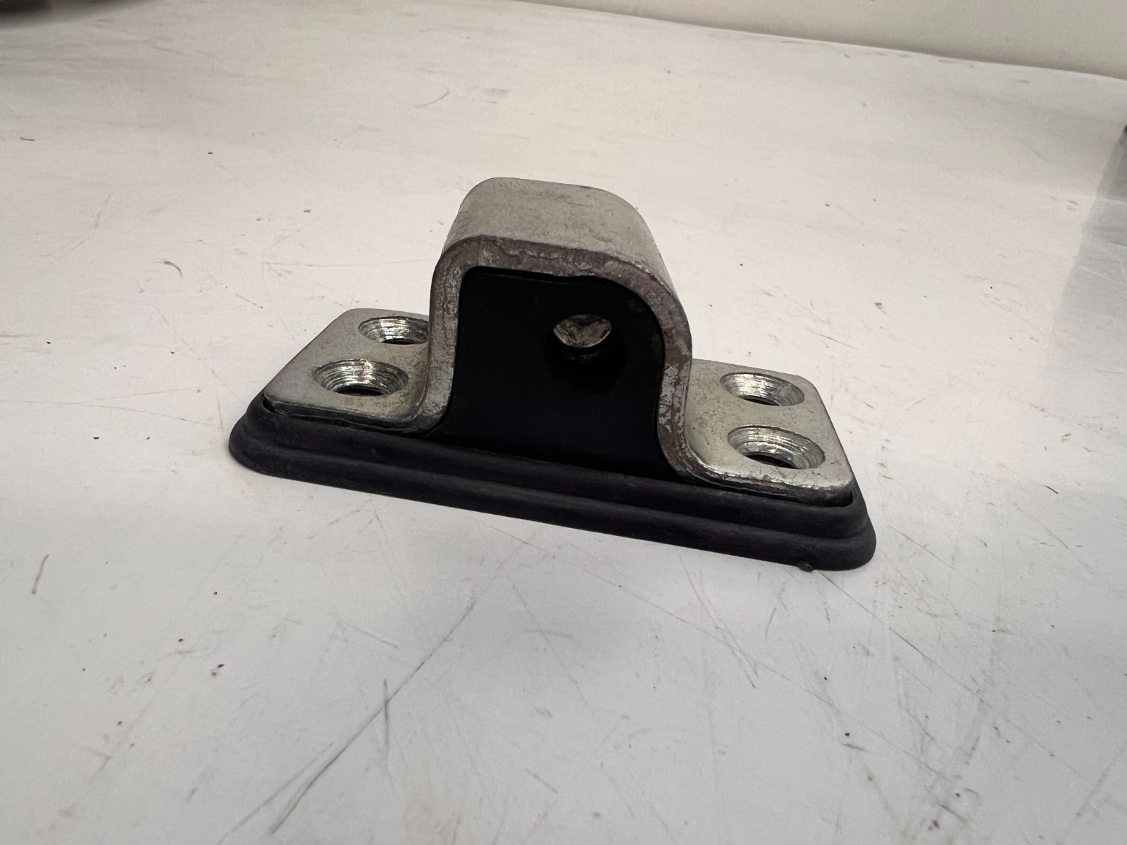 LAMBORGHINI MURCIELAGO RH PASSENGER RIGHT DOOR LOCK STRIKER OEM 410831408A