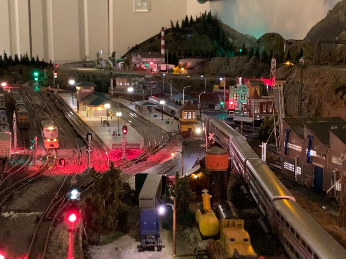 Model Rr Layout Console N Scale Model Railroad Layouts Model Trains: Model Railroad Train