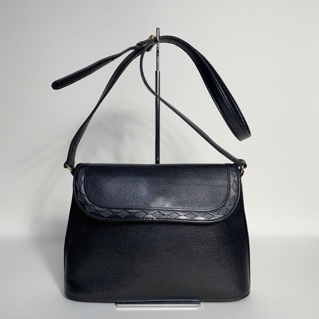 Borsa a tracolla Yves Saint Laurent in pelle nera da donna dal Giappone usata