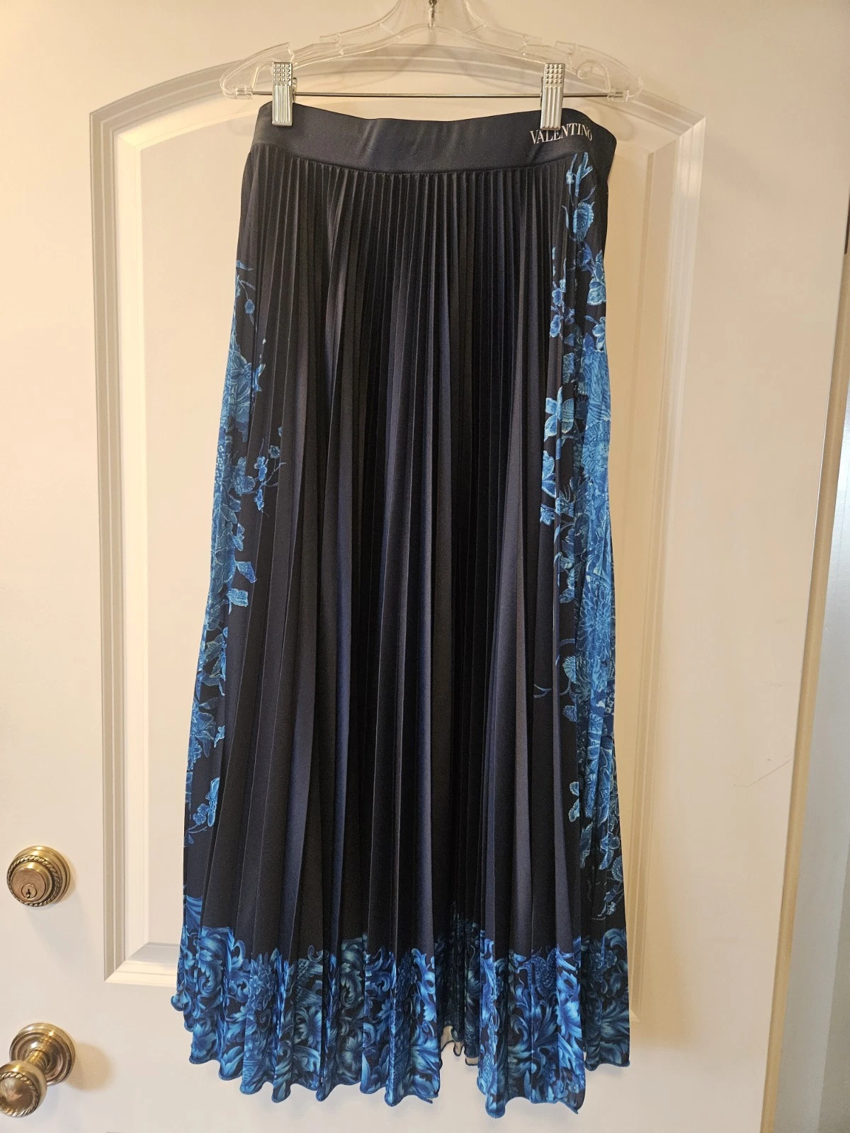 Valentino — Valentino Garavani Floral Print Pleated Skirt Size  M