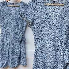 H&M Blue Floral Short Sleeve Wrap Mini Dress Womens Size 8 Lightweight