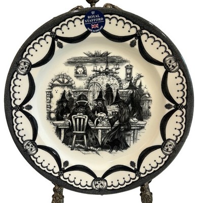 1x Royal Stafford Halloween Coven Witches Around The Table Dinner Plate  26 HTF