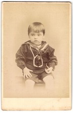 Fotografie Kleiner Junge im Matrosenanzug 