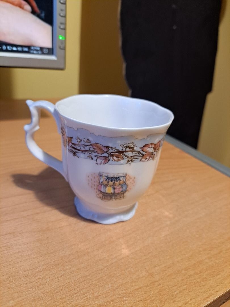 ROYAL DOULTON BONE CHINA BRAMBLY HEDGE WINTER BEAKER /MUG eBay