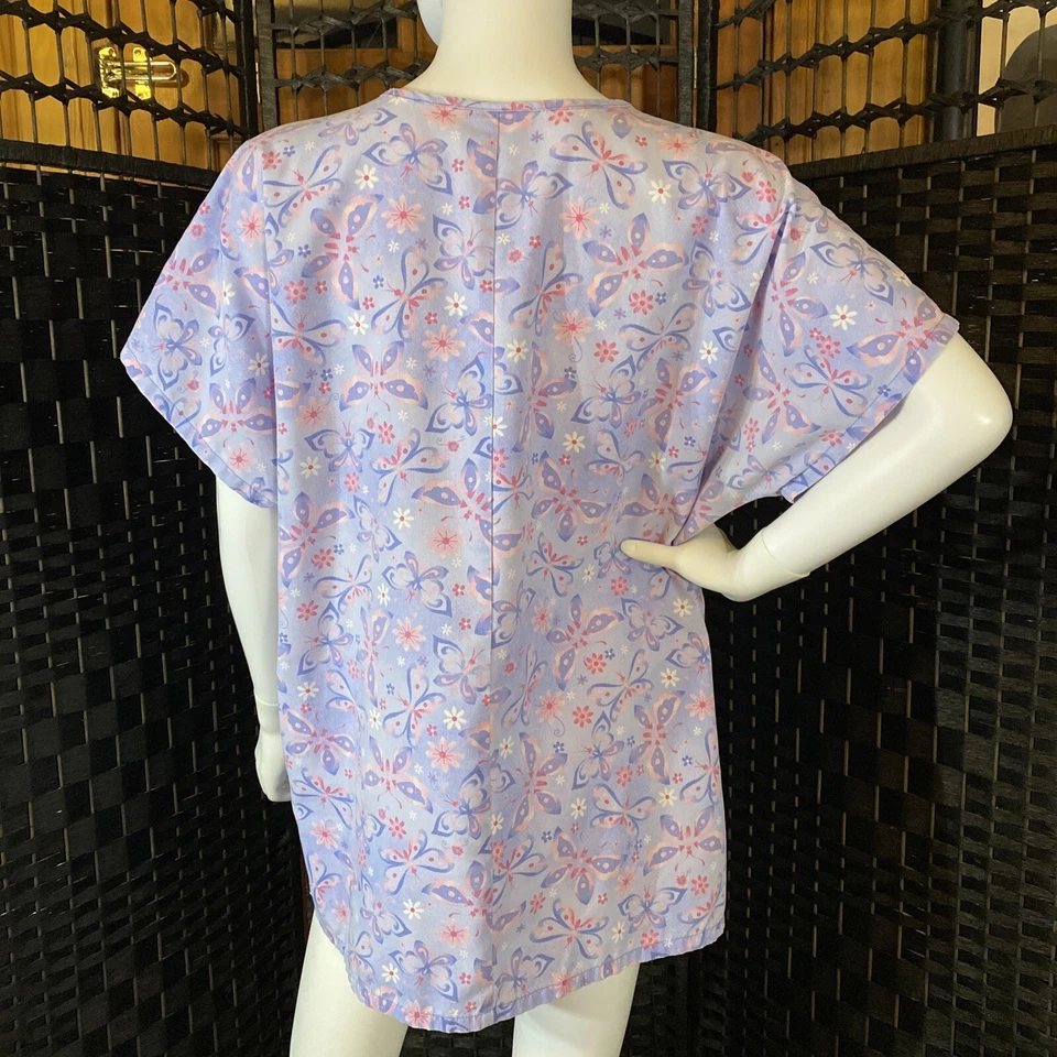 Blusa Médica SB Moda XL Estampado Floral Mariposa Cuello en V Multi Bolsillos Rosa Azul Foto 4 de 4