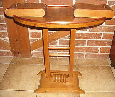 Guéridon tripode, table d'appoint en bois et métal gainé, années 1950