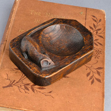 HAND CARVED MOUSEMAN/ROBERT THOMPSON OAK PIN TRAY WITH CHURCH MOUSE - PERFECT