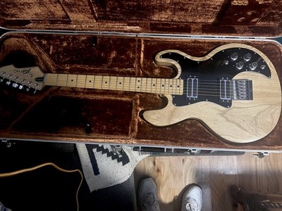 1979 Peavey Natural Finish. SERIAL.#00362552 Mint Condition W/ Original Box.