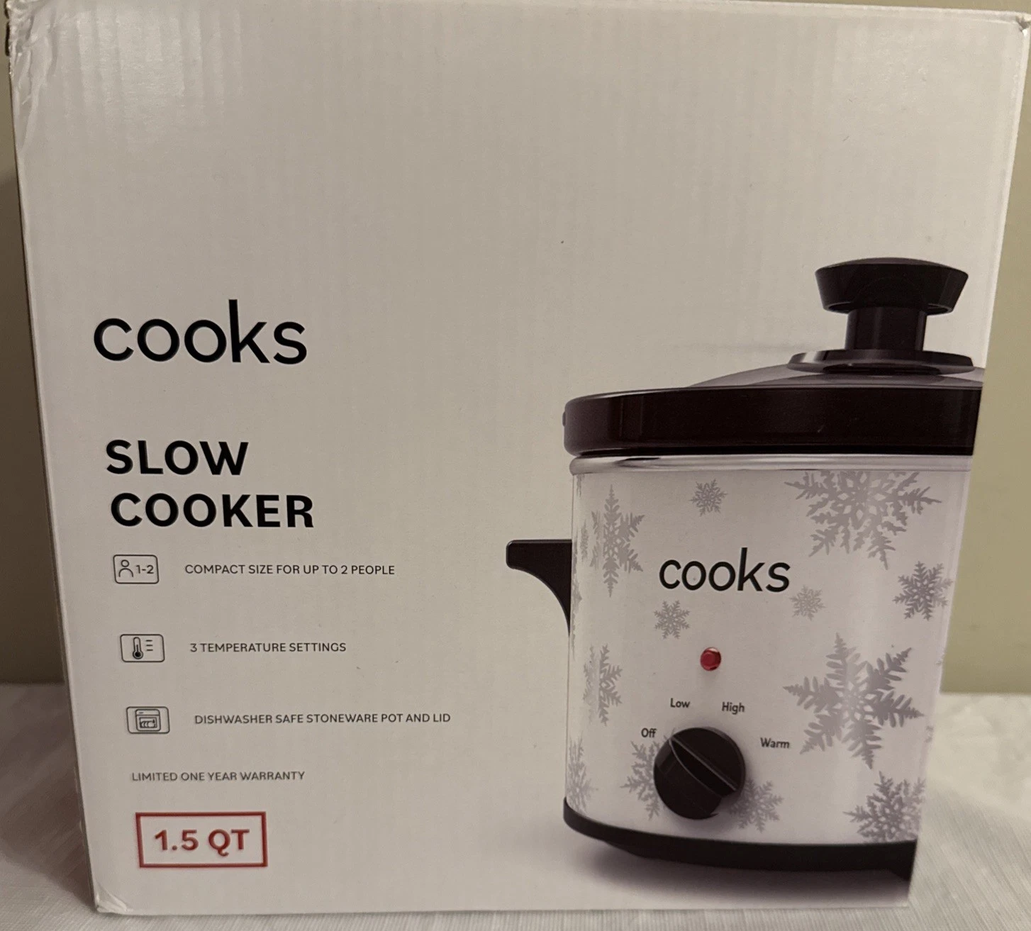 Cooks 1.5 Quart Slow Cooker Snow Snowflakes Holiday Winter Design