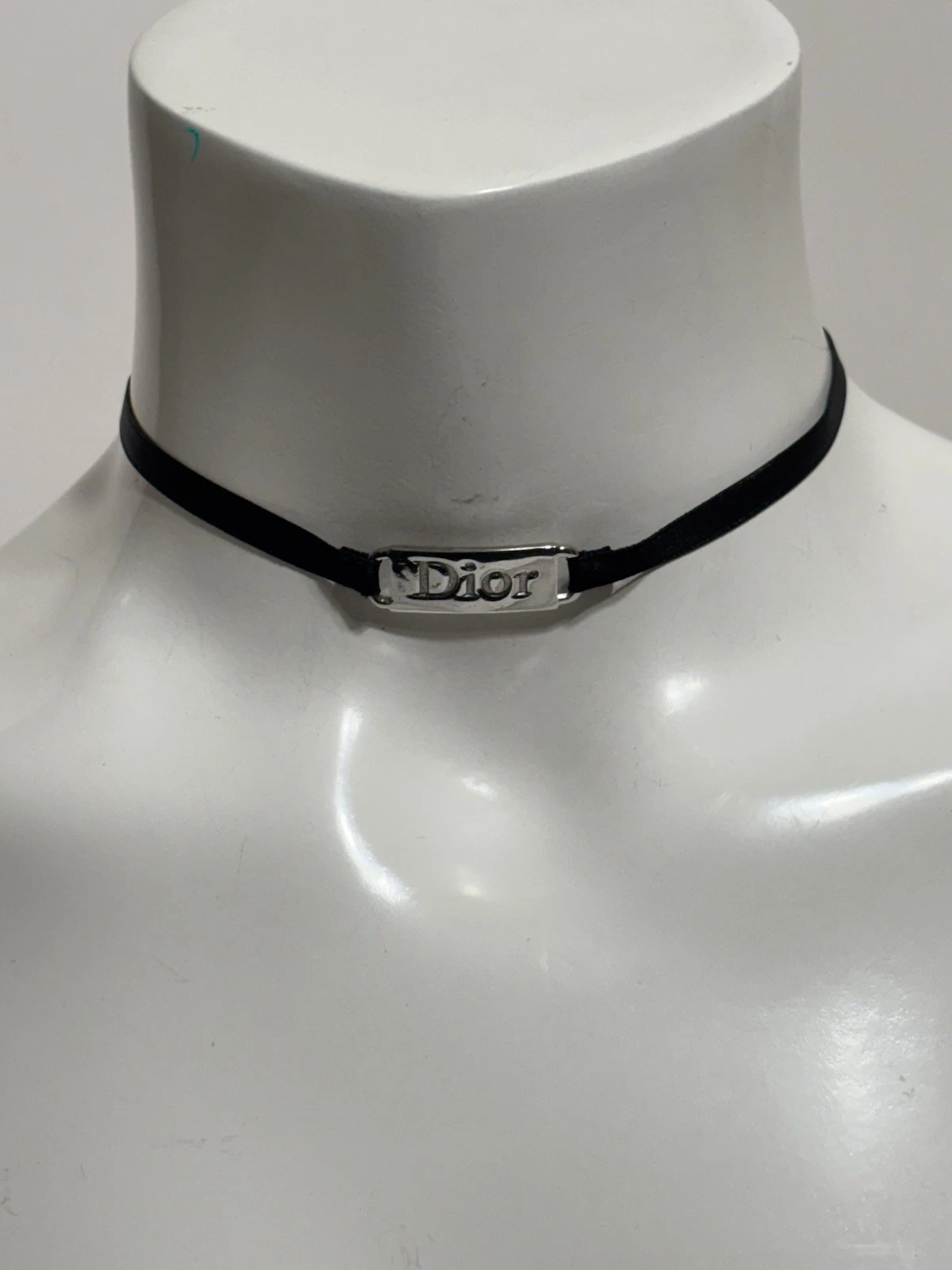 Collana vintage Christian Dior di John Galliano con logo a nastro nero